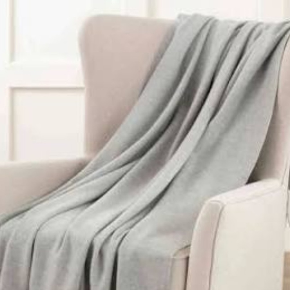 Arlotta Heather Gray Cashmere Blend Throw - Picture 2 of 11